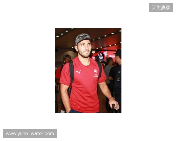 英超官方晒出图片：阿森纳U15全员抵达北京